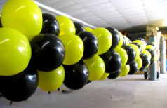 Ballongirlande-Luftballons-in-einer-Girlande-schwarz-gelb