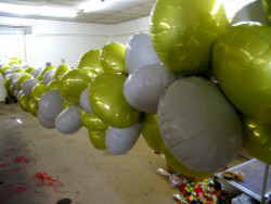 Girlande-aus-Folienballons-Ballondekoration