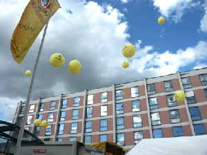 Riesenballons-Werbeaktion-Ballondekoration-Werbung-mit-riesigen-Ballons