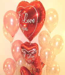 Ballondekoration mit den Luftballons der Liebe