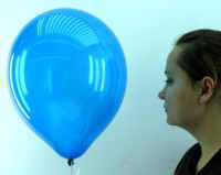 Ein Luftballon mit 30 cm Durchmesser