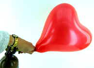 überblasener Herzluftballon