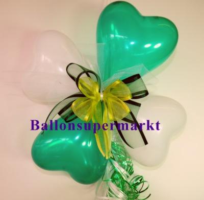 Ballondekoration aus Herzluftballons mit Ringelband und Zierschleife in den Farben Grün-Weiss
