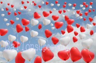 Herzluftballons-Hochzeit-Himmel-voller-Luftballons