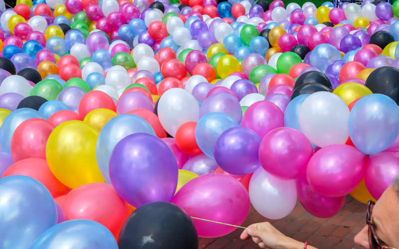 luftballons im ballonsupermarkt
